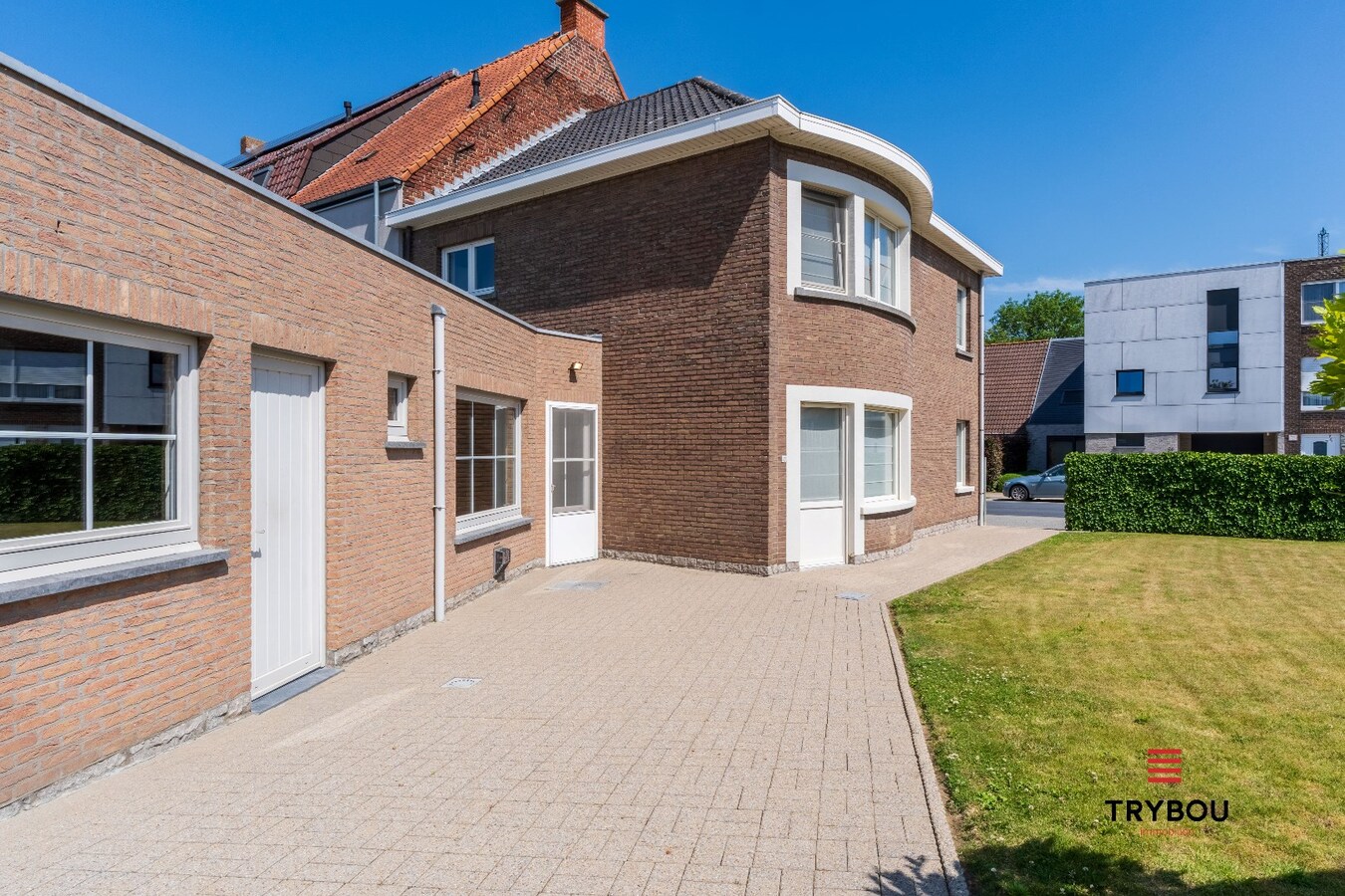 Gezellige en ruime woning met tuin - instapklaar in het hart van Ledegem 