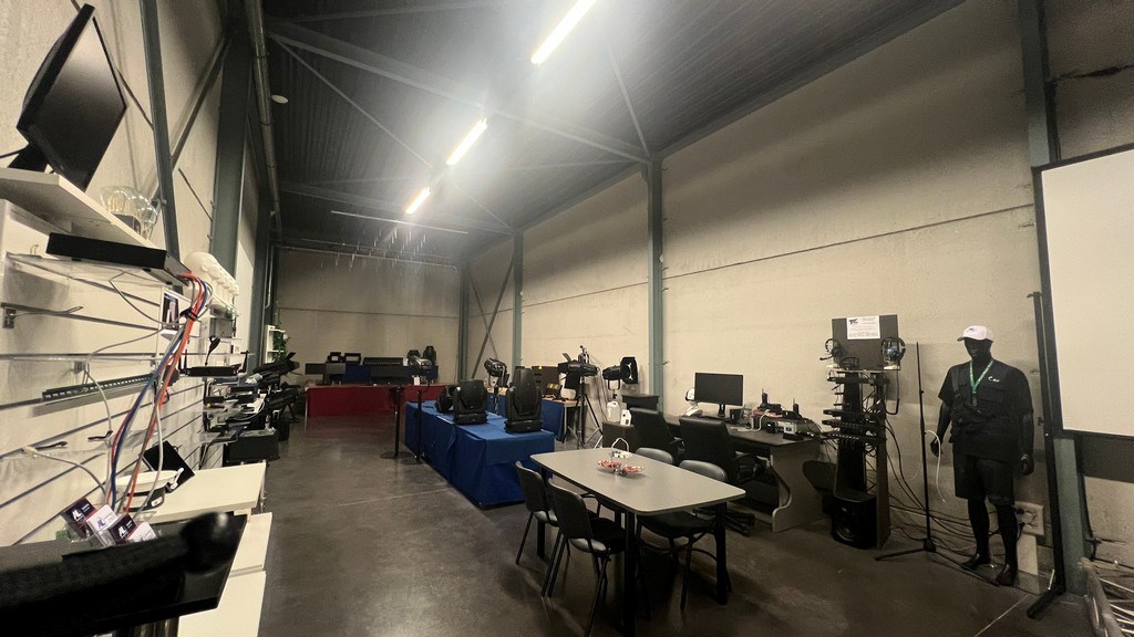 Bedrijfspand met appartement te koop nabij N47 in Lebbeke