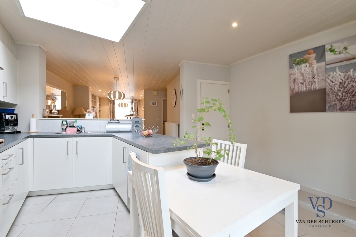 Gezellige woning (met garage achteraan). 