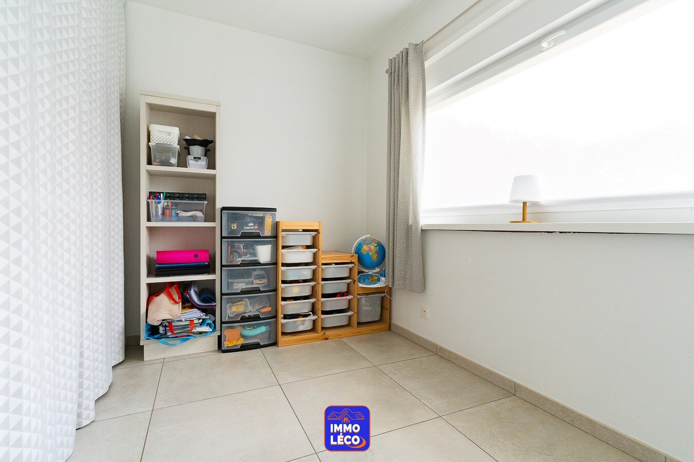 Semi "Plain-Pied" 6 chambres, 2 salles de bains, jardin, carport 2 voitures, COUP DE COEUR ! 