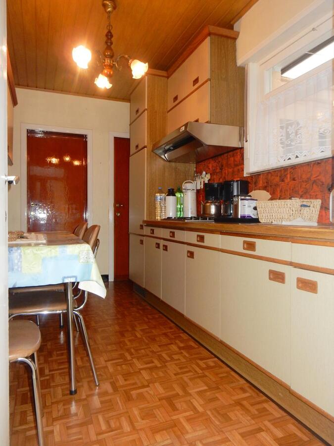 Op te frissen woning met 3 slaapkamers 