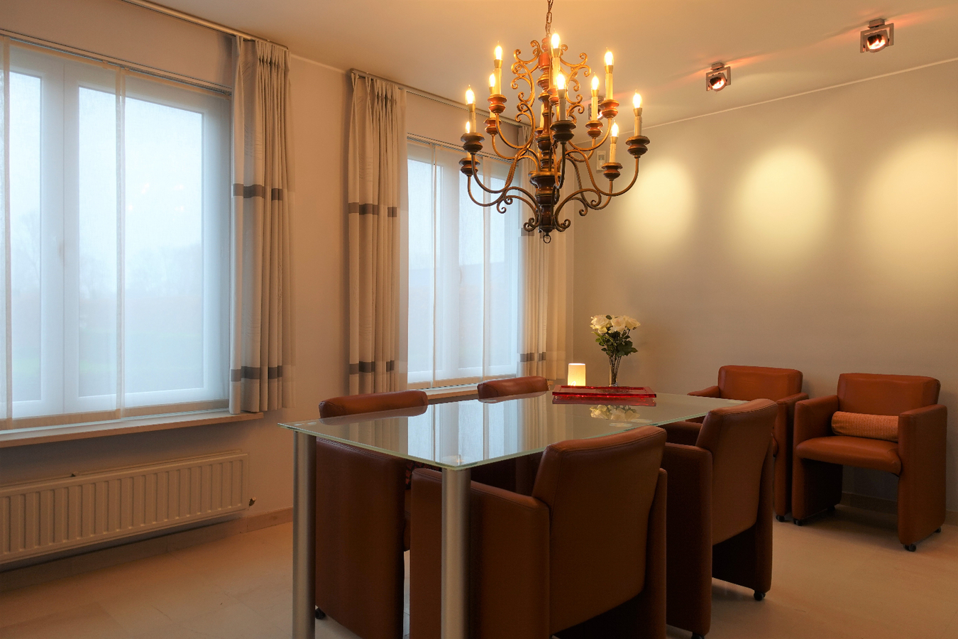 Perfect onderhouden villa op 2.155m² met dubbele garage 