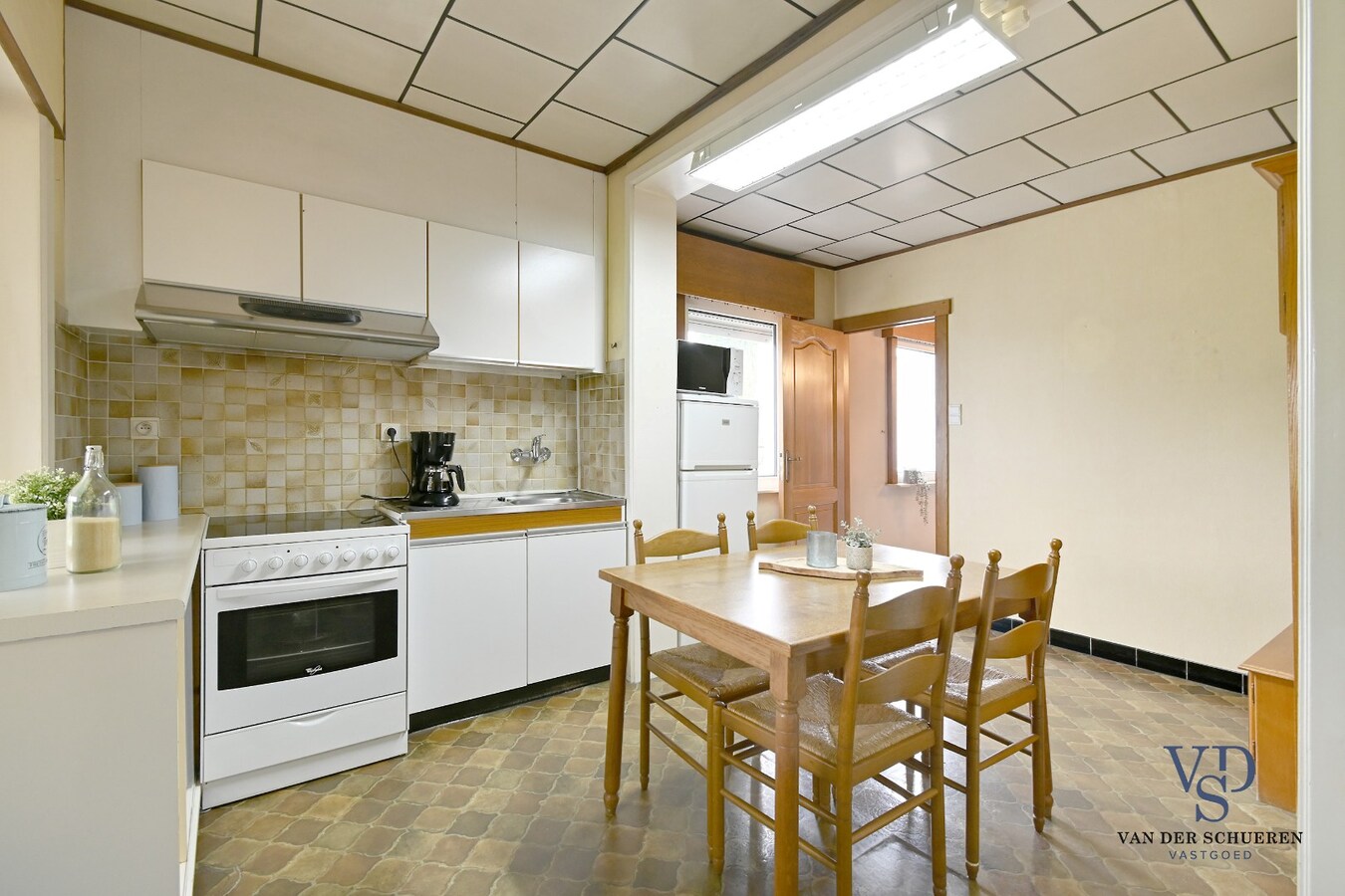 Te renoveren woning met uniek uitzicht op de omliggende akkers 