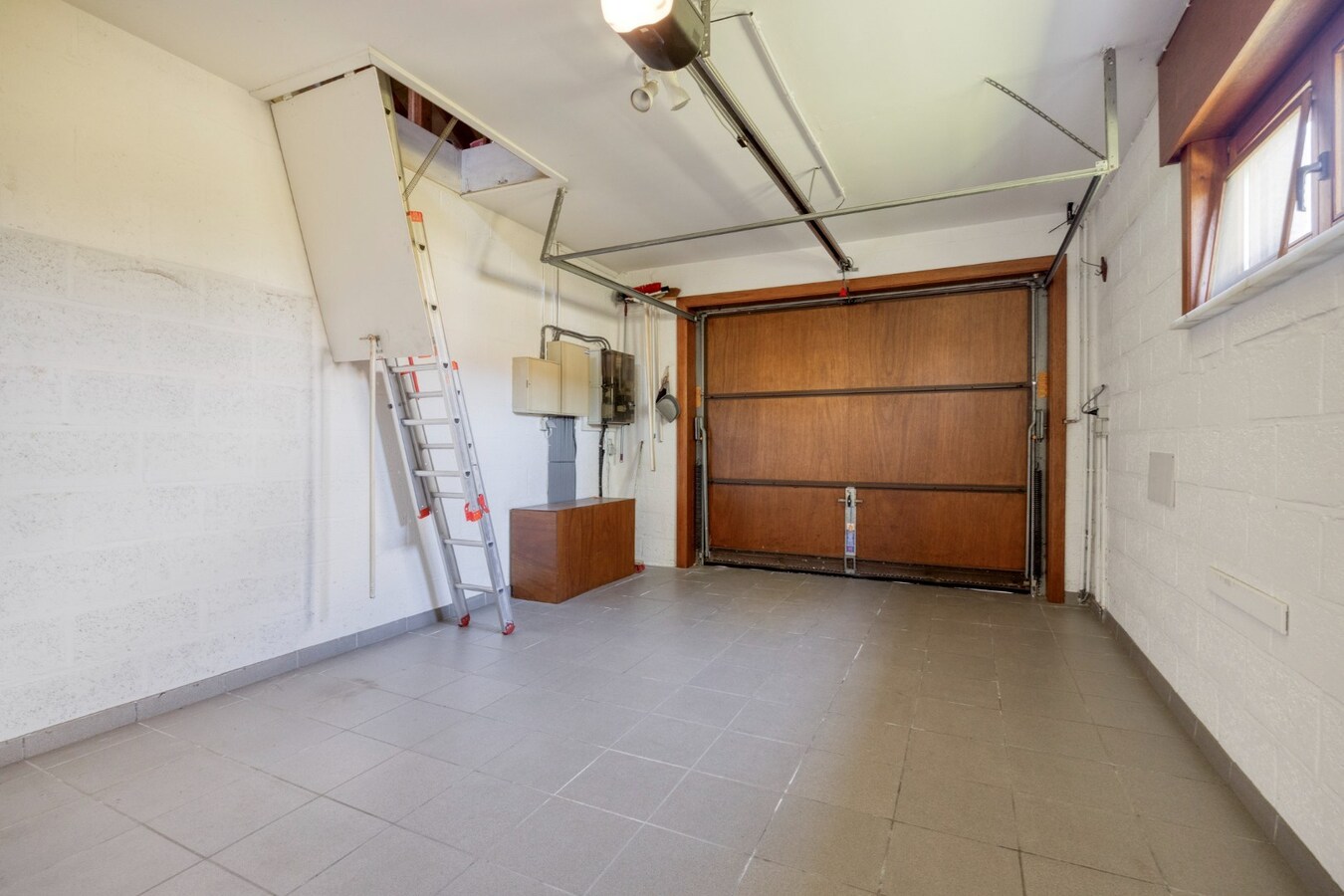 Instapklare bungalow met zuidtuin, garage en rust in Outgaarden 