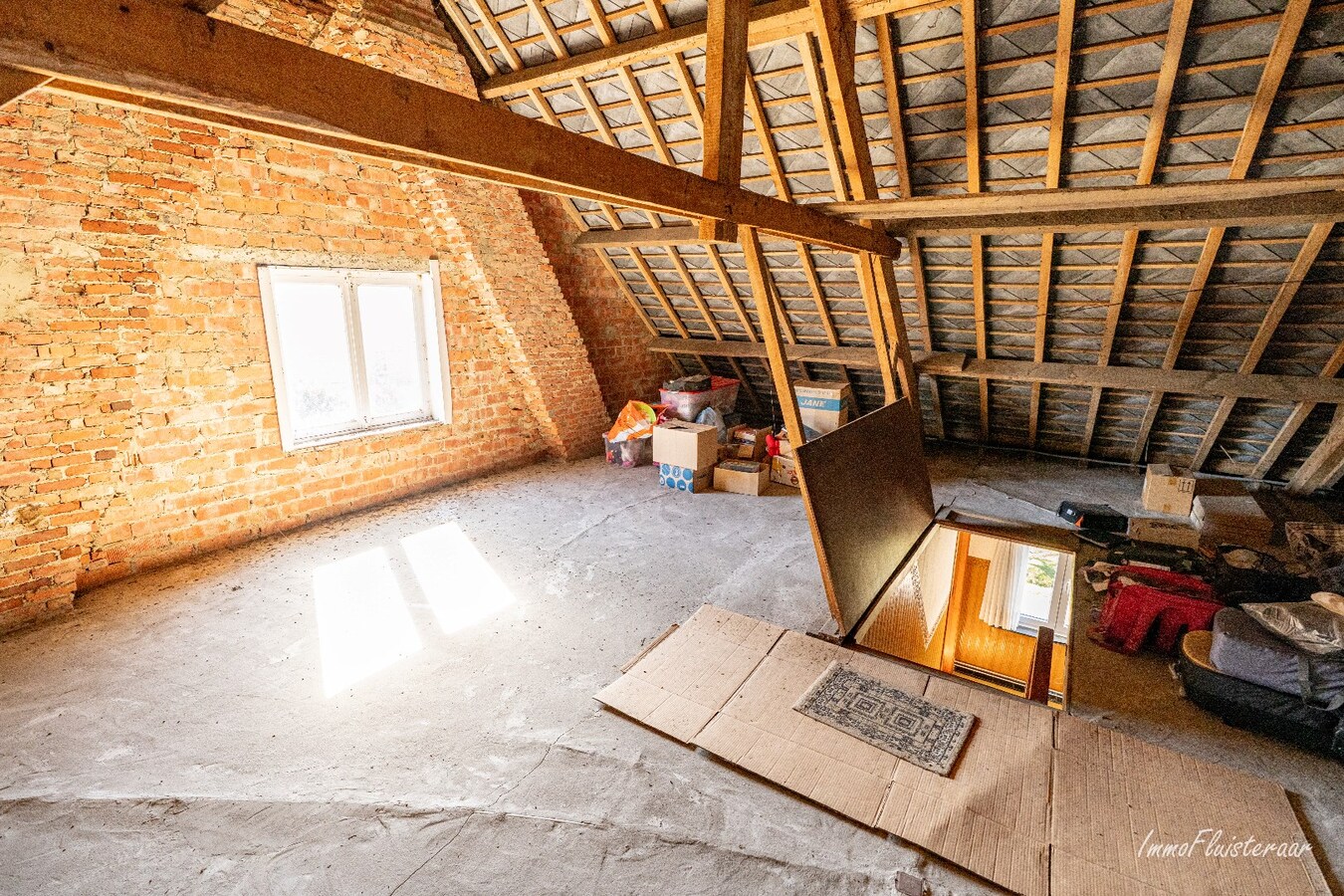 Ruime woning met stalgebouw op ca. 2,9 ha te Meerhout (Optie aankoop ca. 3 ha extra weiland) 