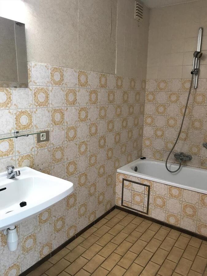 ZEER CENTRAAL GELEGEN RUIM APPARTEMENT MET ZONNETERRAS OP ZUCHT VAN STRAND OOSTENDE 