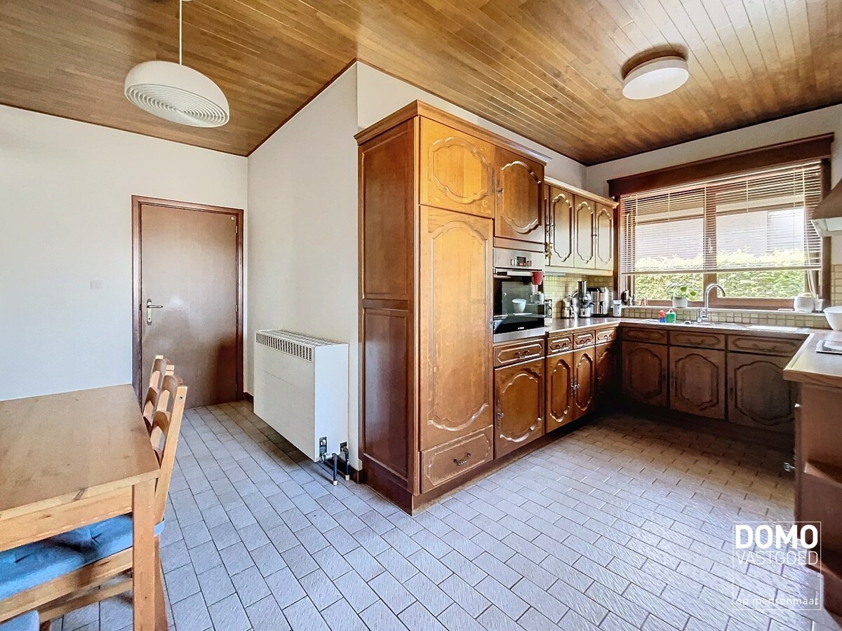 Ruime open bebouwing met tuin en inpandige garage gelegen te Spalbeek. 