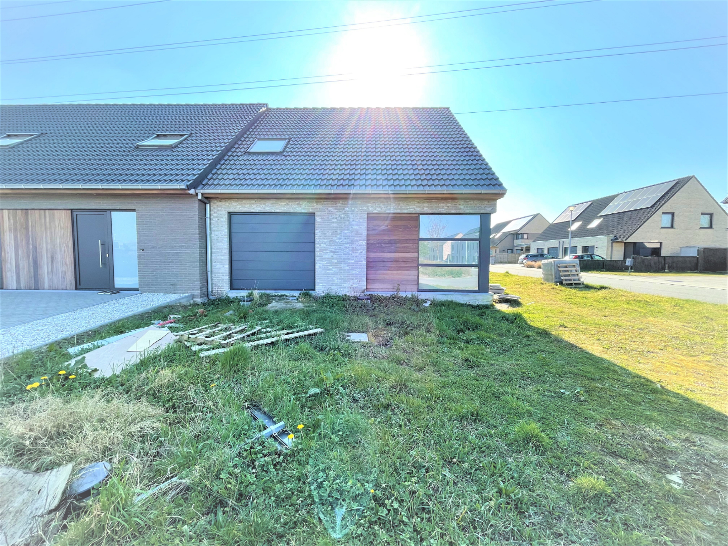 VERKOCHT Nieuwbouwwoning met 3 slaapkamers en garage op 370m² 