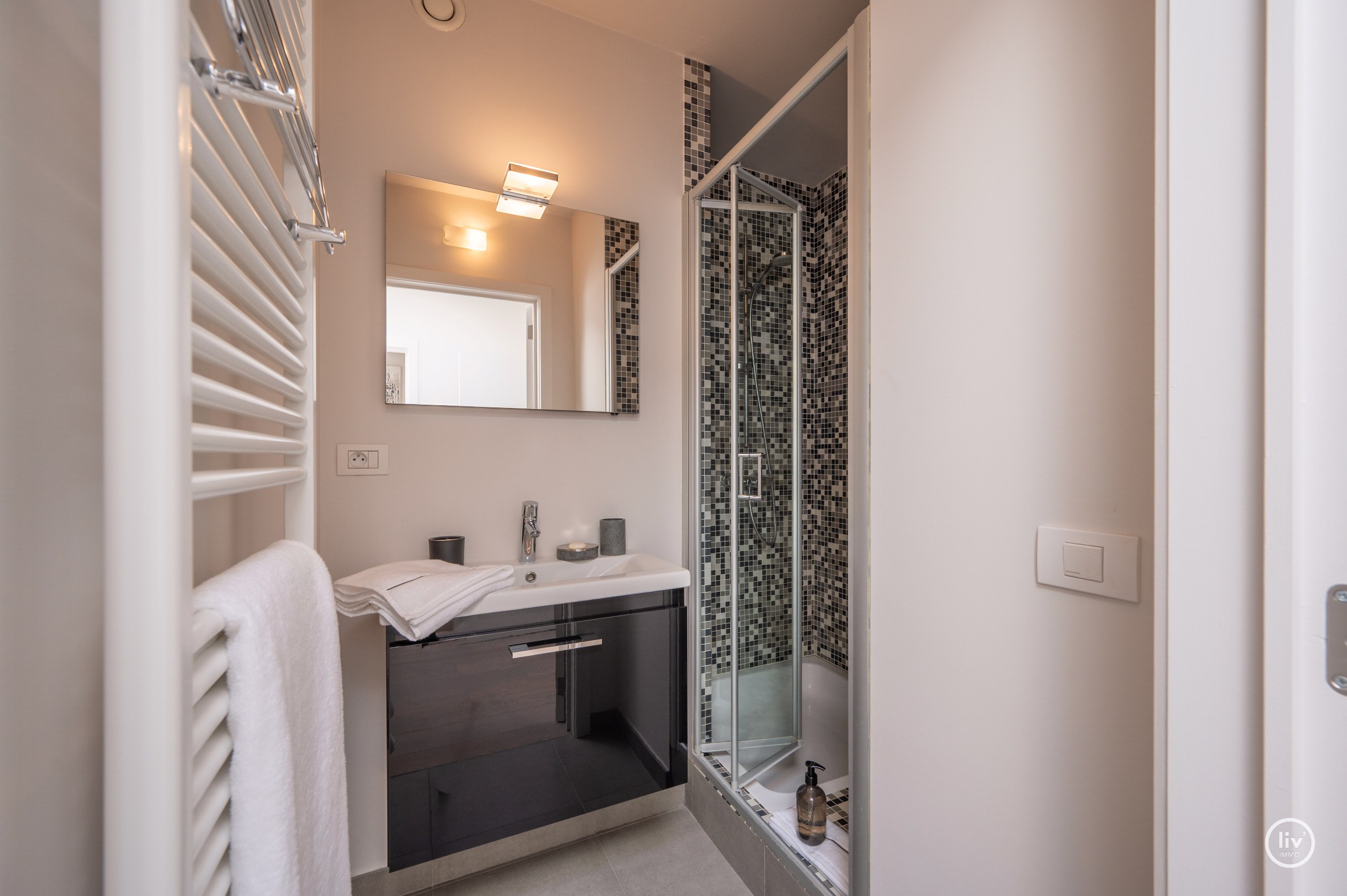 Appartement en duplex ensoleillé et spacieux avec terrasse orientée plein sud situé dans la Zoutelaan à Knokke. 