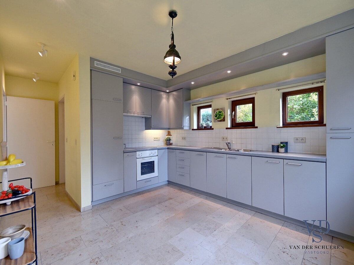 Knappe villa in 't groene Schelderode (EPC van 216 !). 