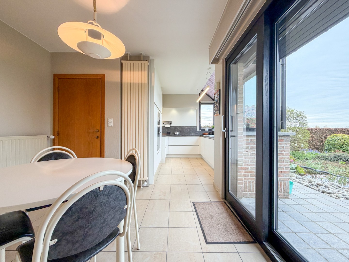 Villa op groot perceel met open zicht: 4 slaapkamers, 2 badkamers, grote tuin, topper te Torhout! 