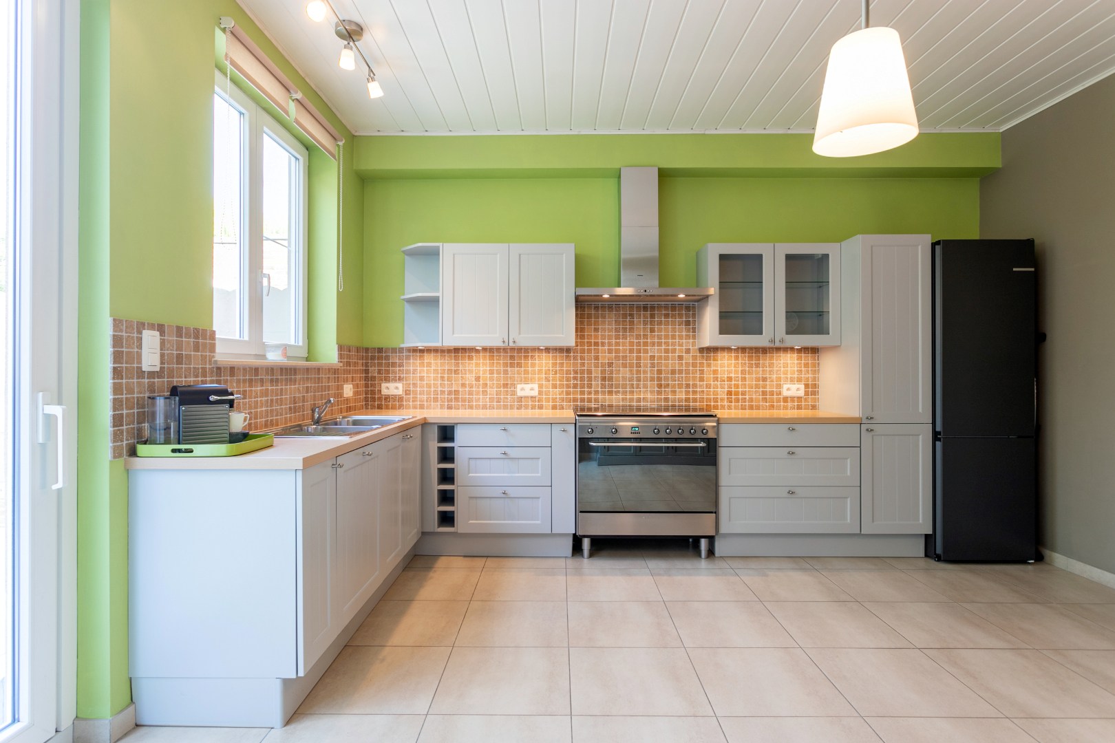 Instapklare woning met 3 slpk, oprit en tuin te Halle 