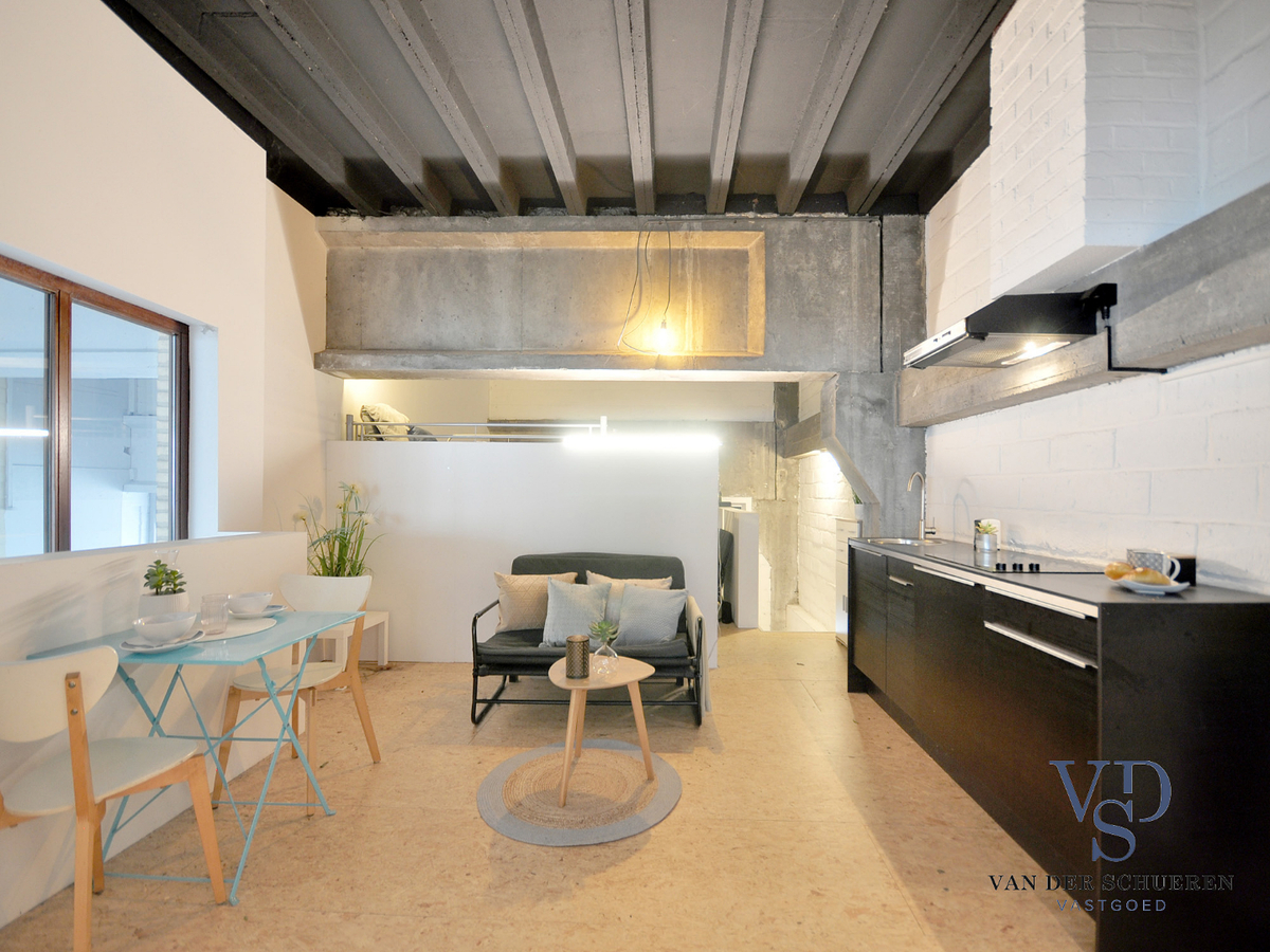 Eigentijdse loft voor wonen en werken. Opportuniteit als investeringspand ! 