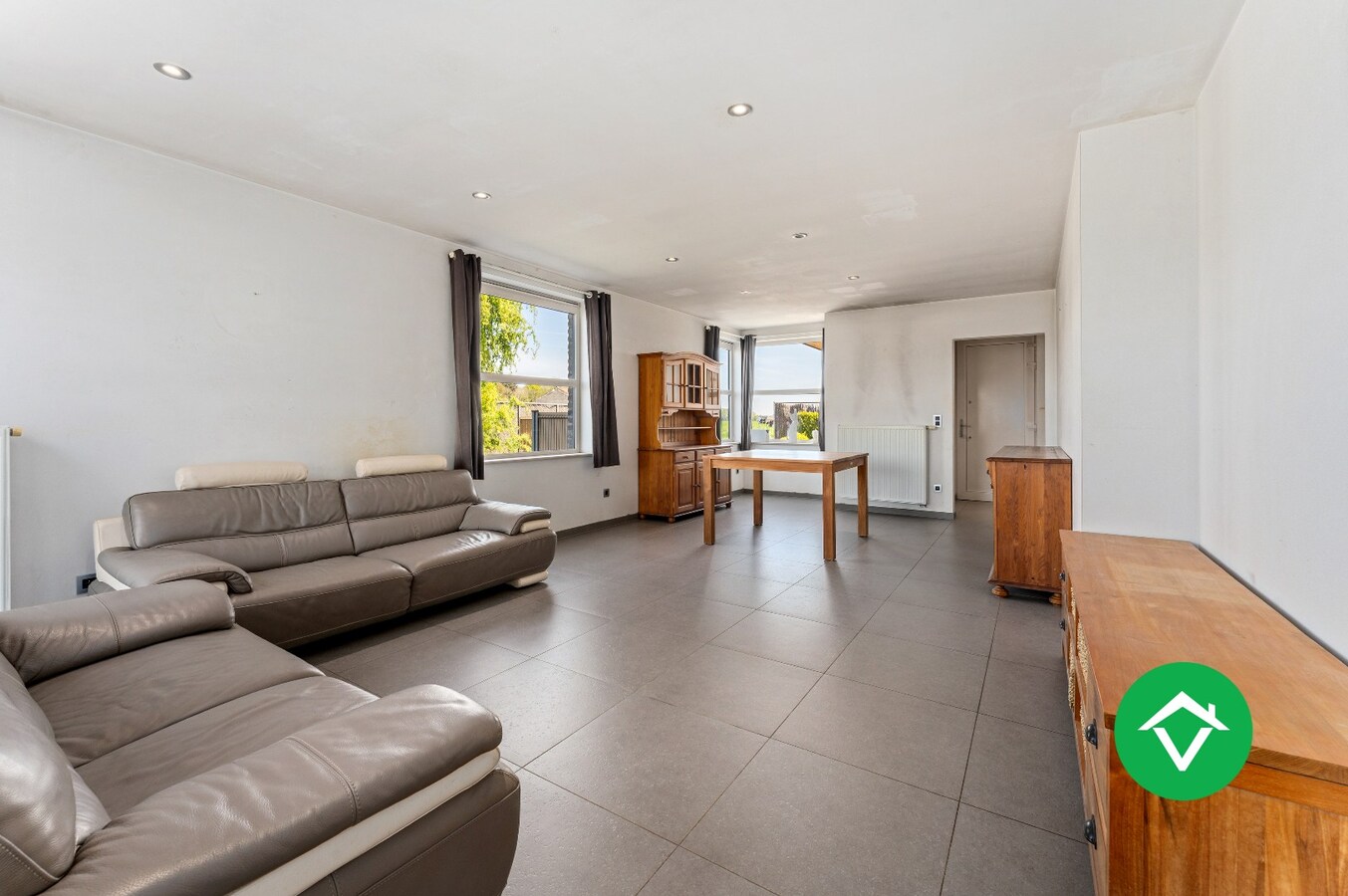 Recente woning (2011) met 3 slaapkamers, inpandige garage en vergezichten te Koekelare 