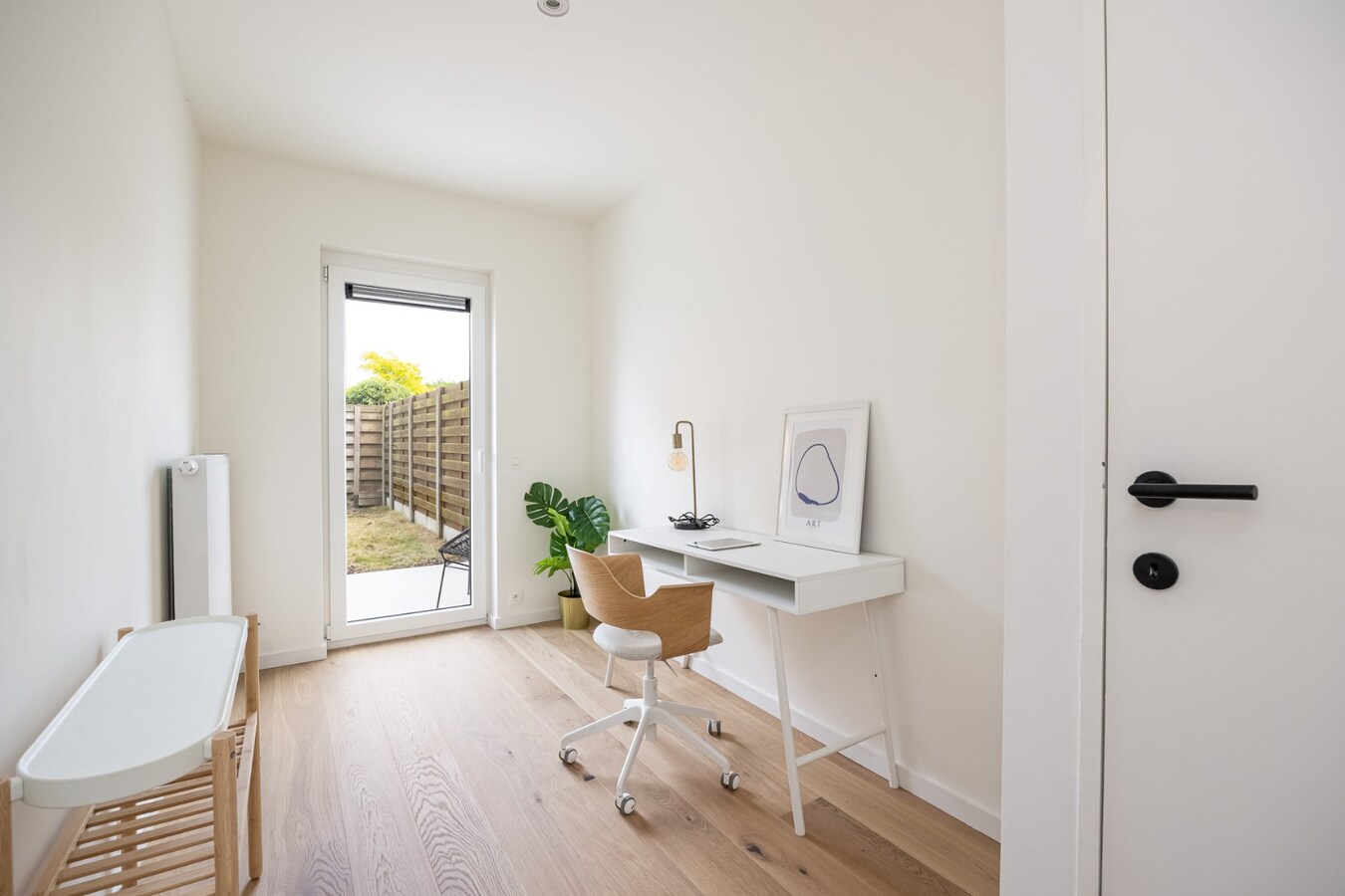 Gerenoveerd glvl appt met tuin te Kontich! 