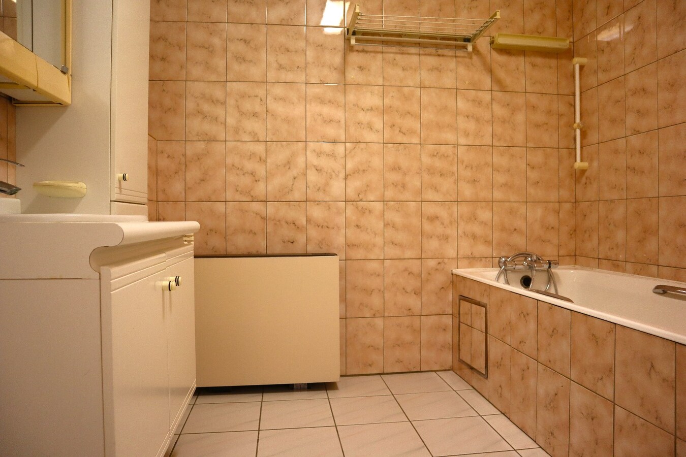 Mooi en goed onderhouden appartement met 2 slaapkamers (incl autostaanplaats) te Tienen 