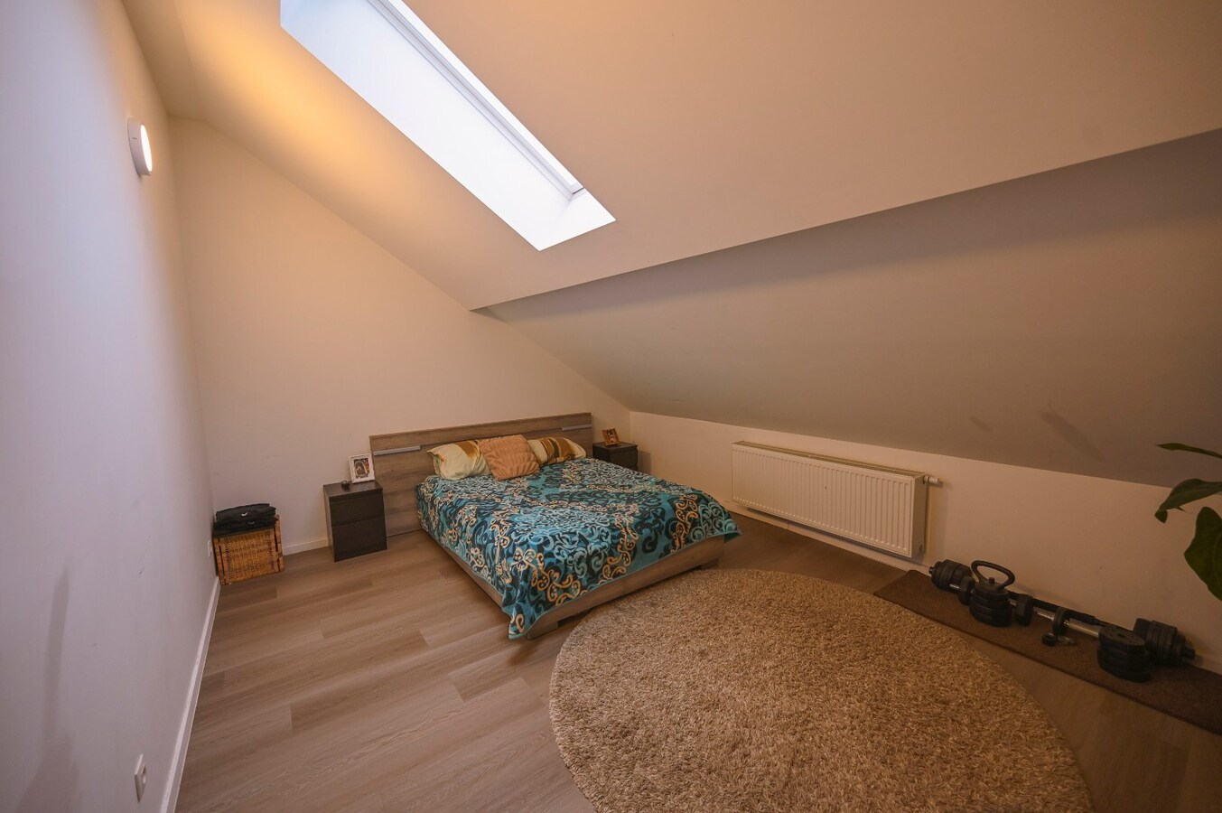 RUIM LICHTRIJK DUPLEX APPARTEMENT MET TERRAS NABIJ CENTRUM 
