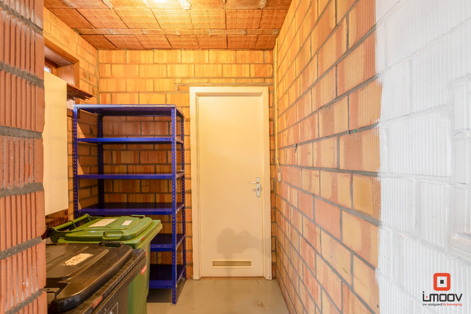 Instapklaar twee-slaapkamerappartement met zonnig terras op sterke locatie in Gentbrugge 