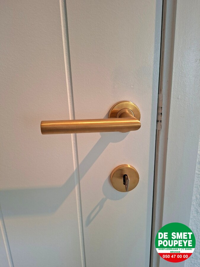 Vernieuwd hoekappartement 