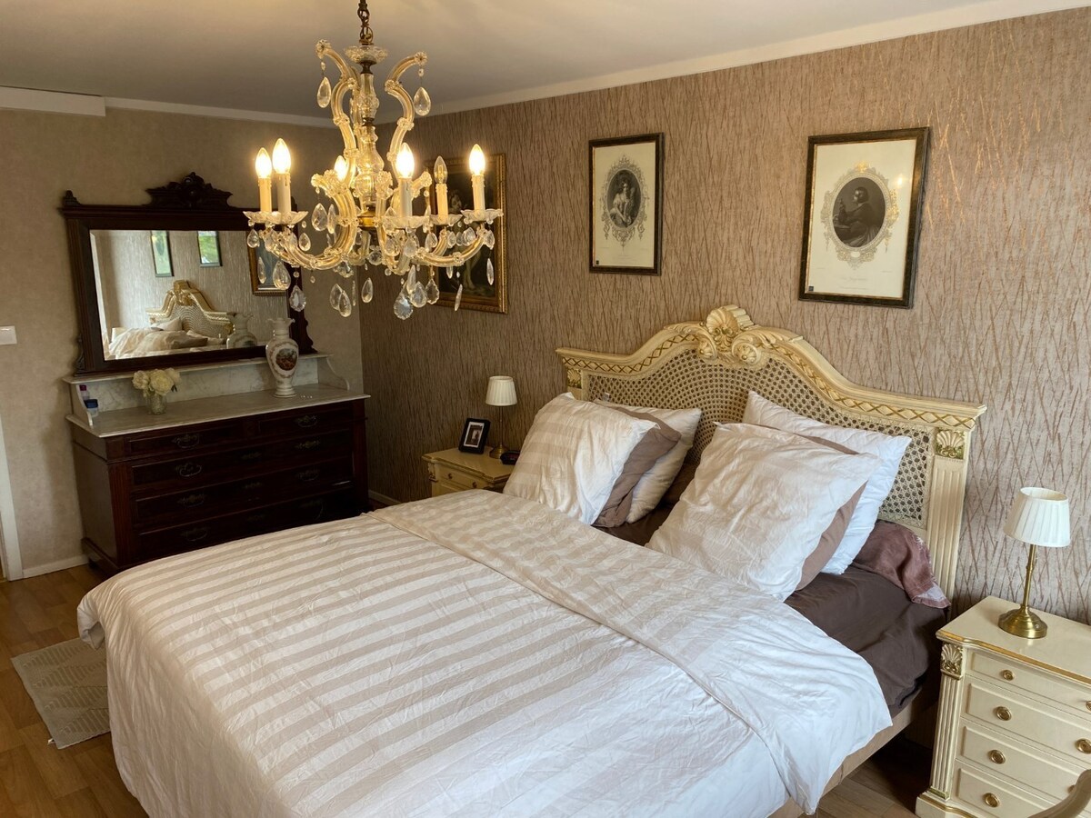 Ruim en lichtrijk appartement. 