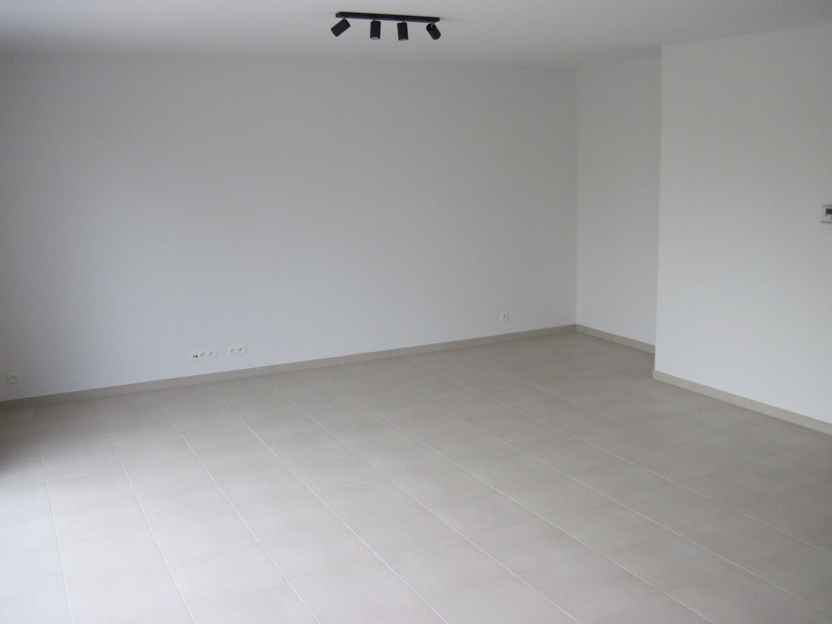 BIJZONDER ruim appartement (E-peil  