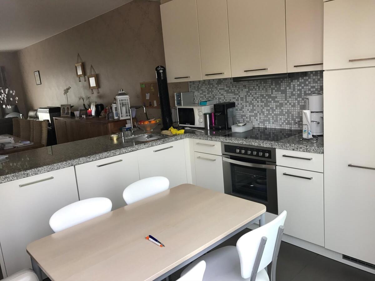 Ruim appartement met 2 terrassen, carport, tuinhuis en gemeenschappelijke tuin 