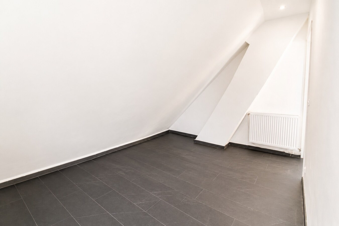 Instapklare gezinswoning met 4 slaapkamers, 2 badkamers, zonnige zuidwestgerichte tuin en EPC-label C in hartje Sint-Niklaas! 