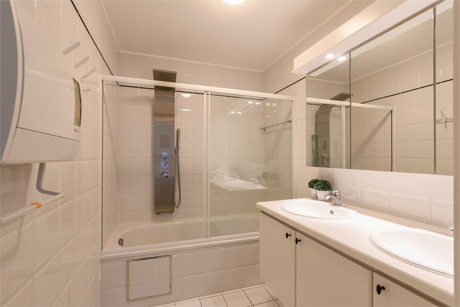 Appartement met zeezicht in sublieme staat. 