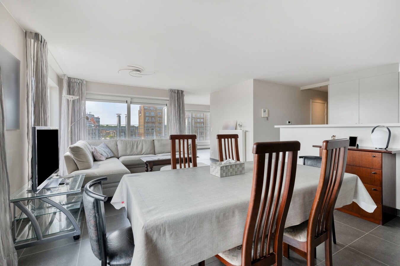 Penthouse ensoleillé avec une très grande terrasse 