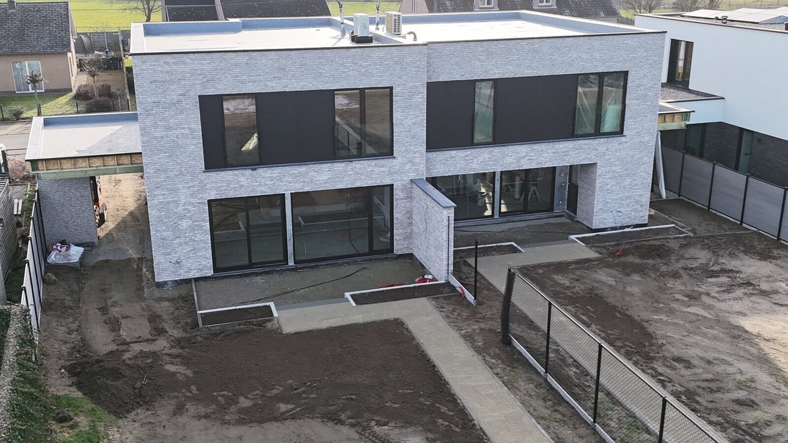 EXCLUSIEVE ENERGIEARME NIEUWBOUWWONINGEN MET 4 SLAAPKAMERS, TUIN &amp; CARPORT IN HARTJE KERMT (HASSELT) 