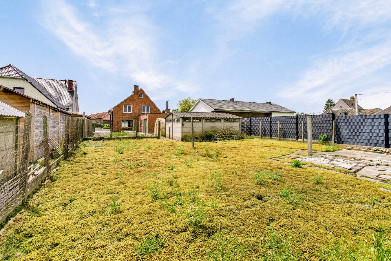 Te renoveren gezinswoning in prachtige villawijk in Mullem 