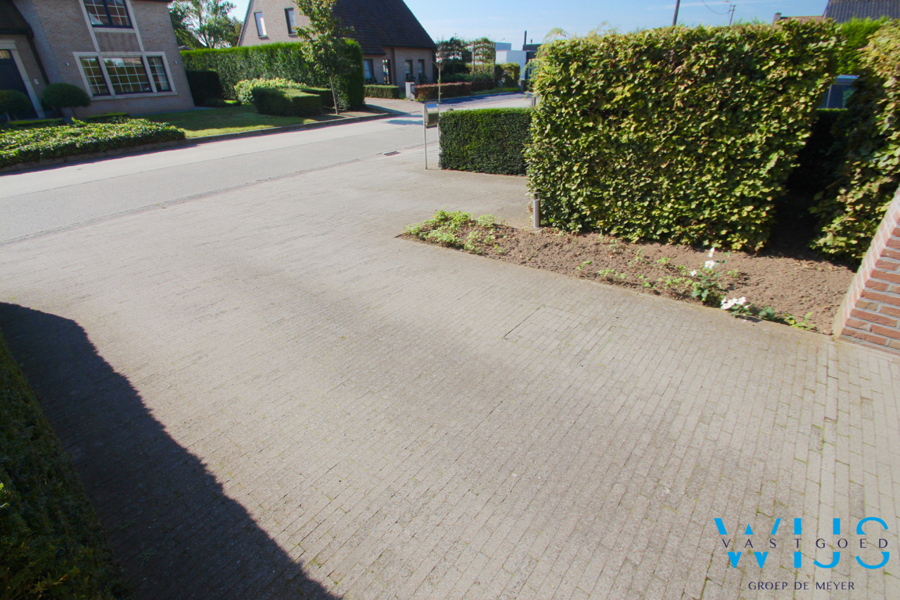 Verrassend ruim woonhuis op een TOPlocatie in ERTVELDE ! 