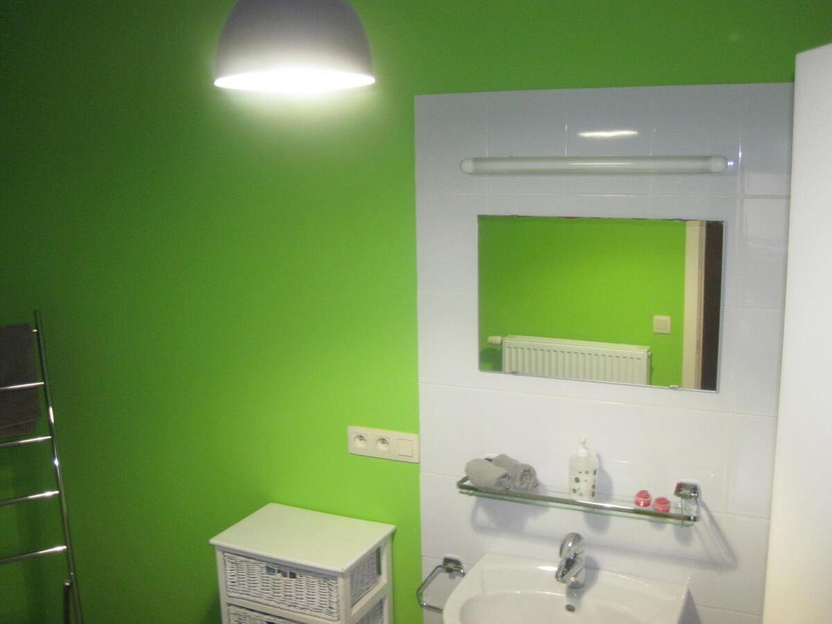 Ruim appartement mét garage. Uitstekende prijs-kwaliteit ! 