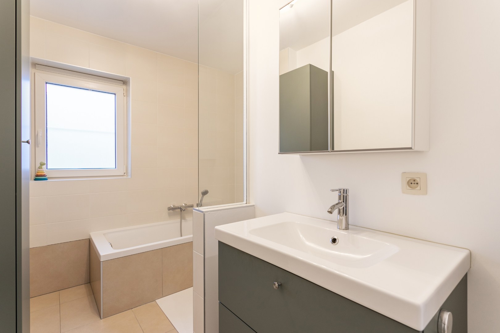 Maison moderne et économe en énergie avec 3 chambres, jardin et panneaux solaires à Saintes (Tubize) 