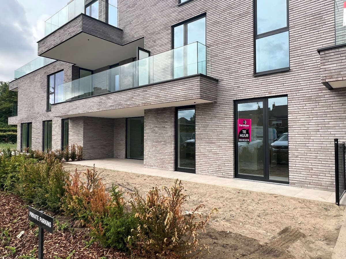 Nieuwbouwappartement met terras en tuin 