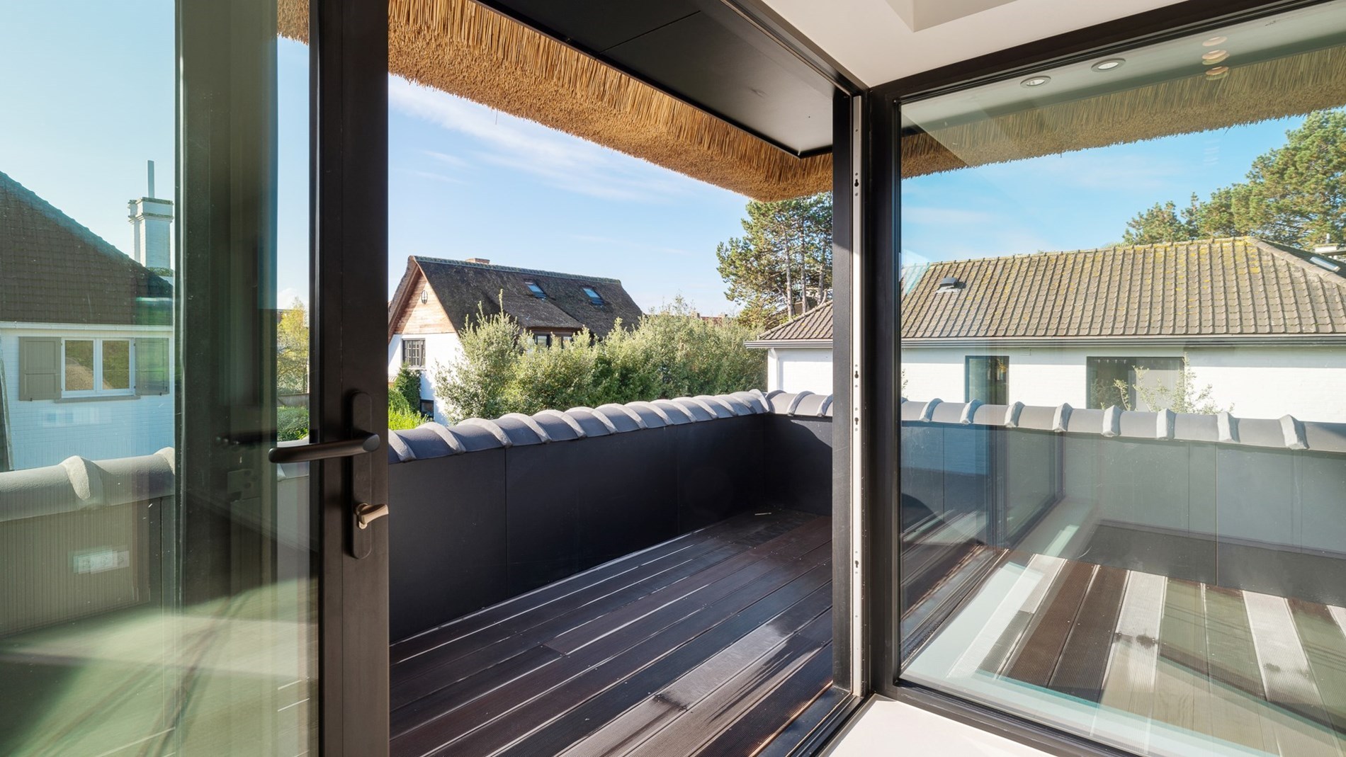 OPENDEURDAG ZATERDAG 04/04 - Madeliefjespad 1 (tussen 14 en 16u ): Indrukwekkende nieuwbouwvilla in hartje Zoute op enkele passen van de golf te Knokke. 