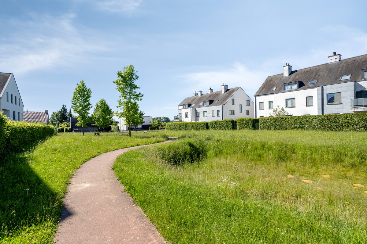 Instapklaar gelijkvloers appartement met groot terras, tuin en garagebox in Kumtich - EPC 104 KWH/m² 