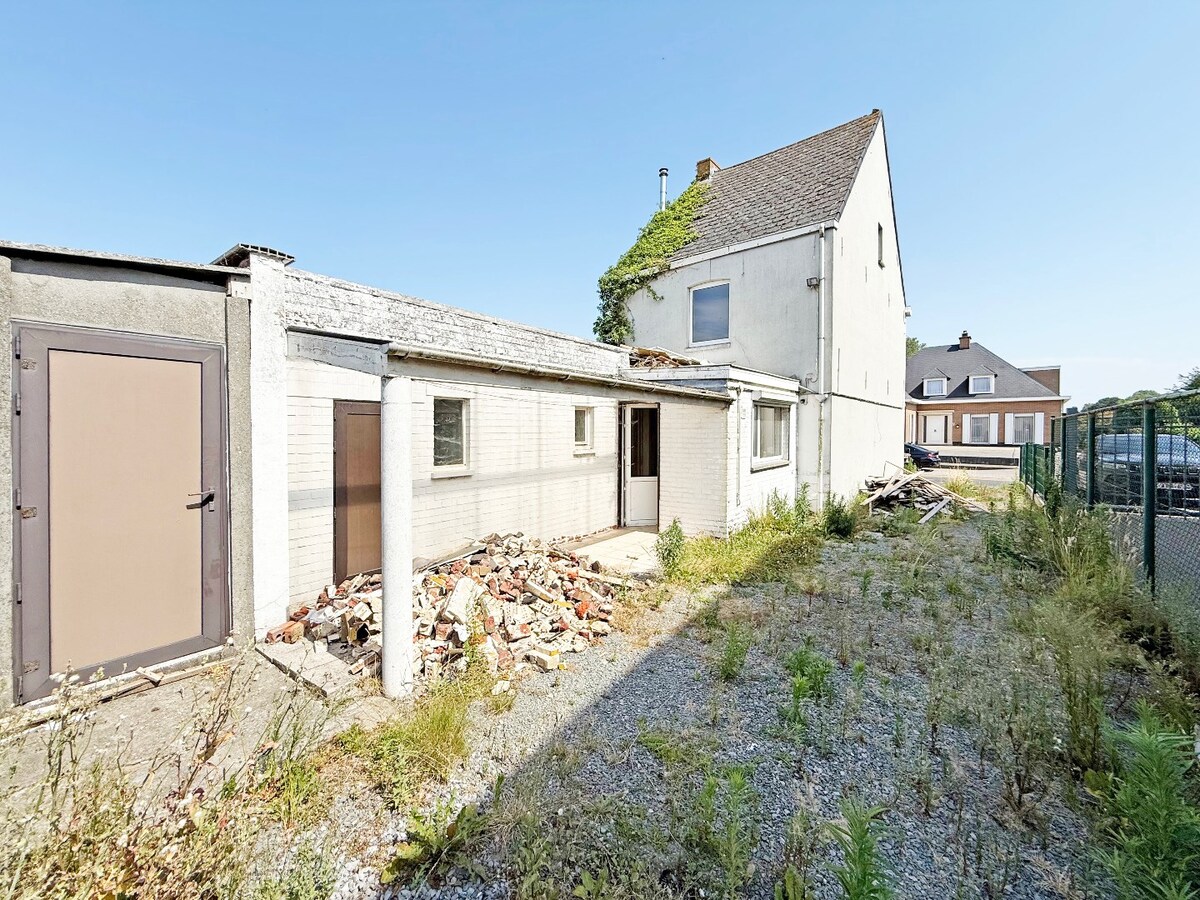Leuk renovatieproject op gunstige locatie te Oosterzele 