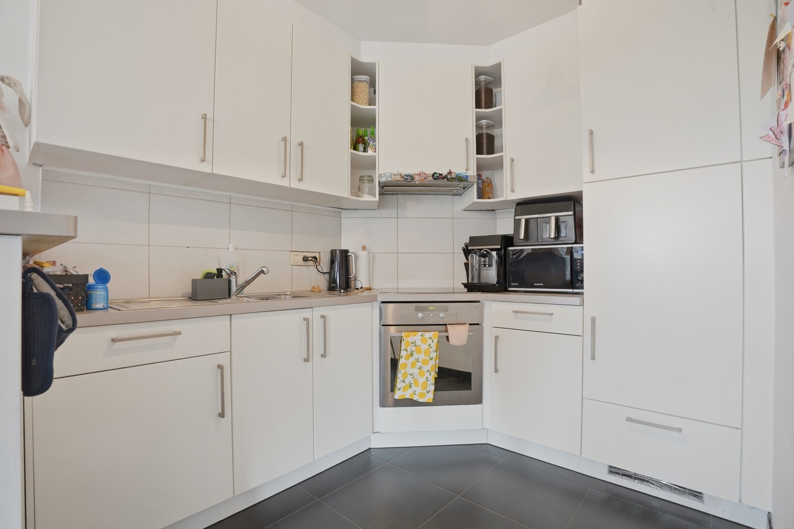 Recent appartement met privatieve tuin (346m²)  en ruim terras (40m²) in het centrum van Woumen! 