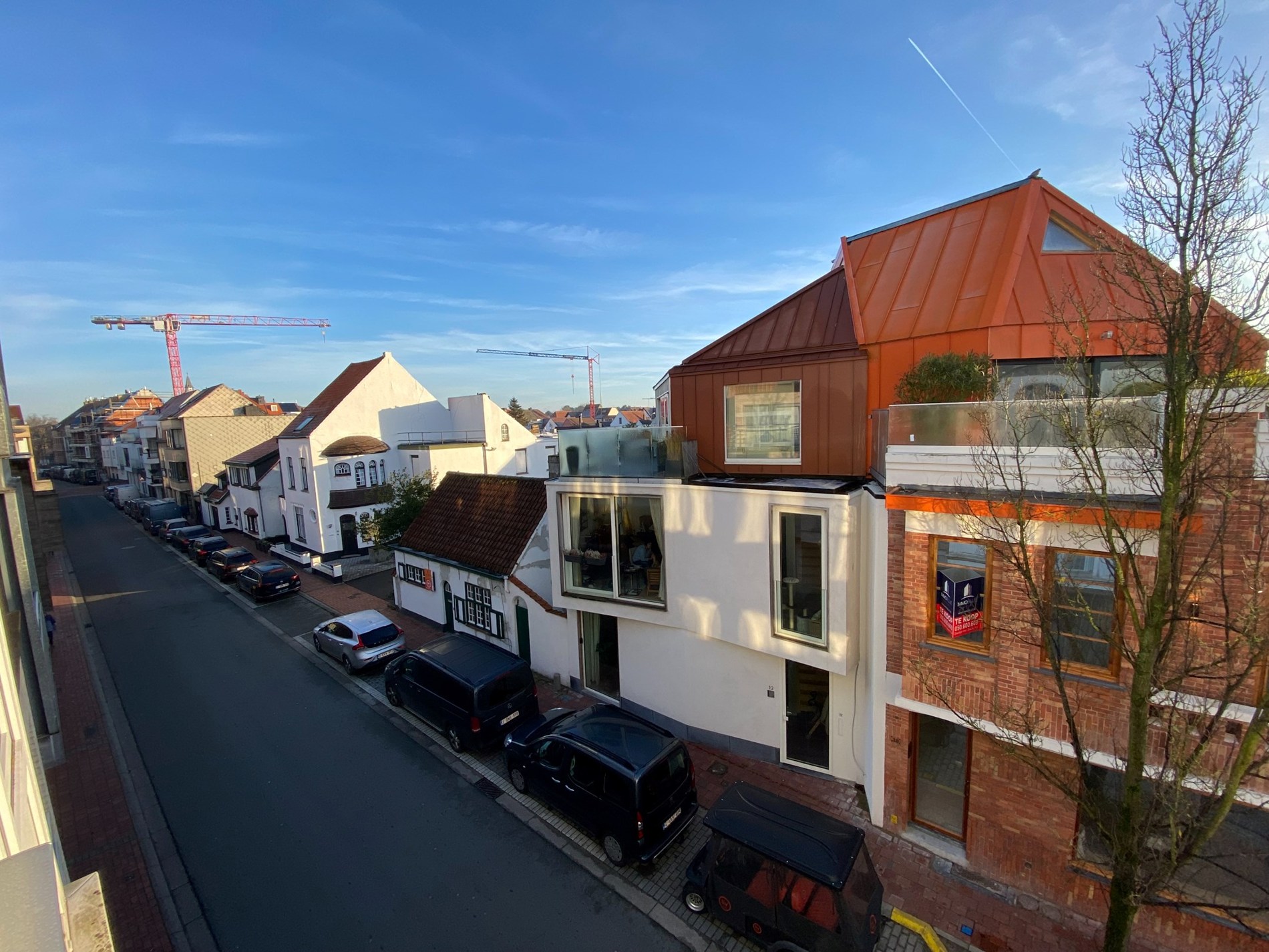 Meublé: Appartement récemment rénové et joliment décoré situé à Oud Knokke à proximité des rues commerçantes. 