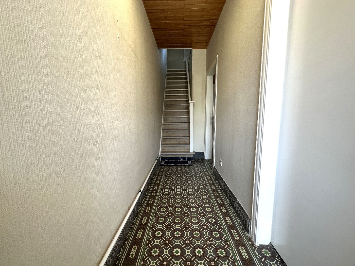 Instapklare woning met 2 slpk, garage en tuin, Aartrijke. 