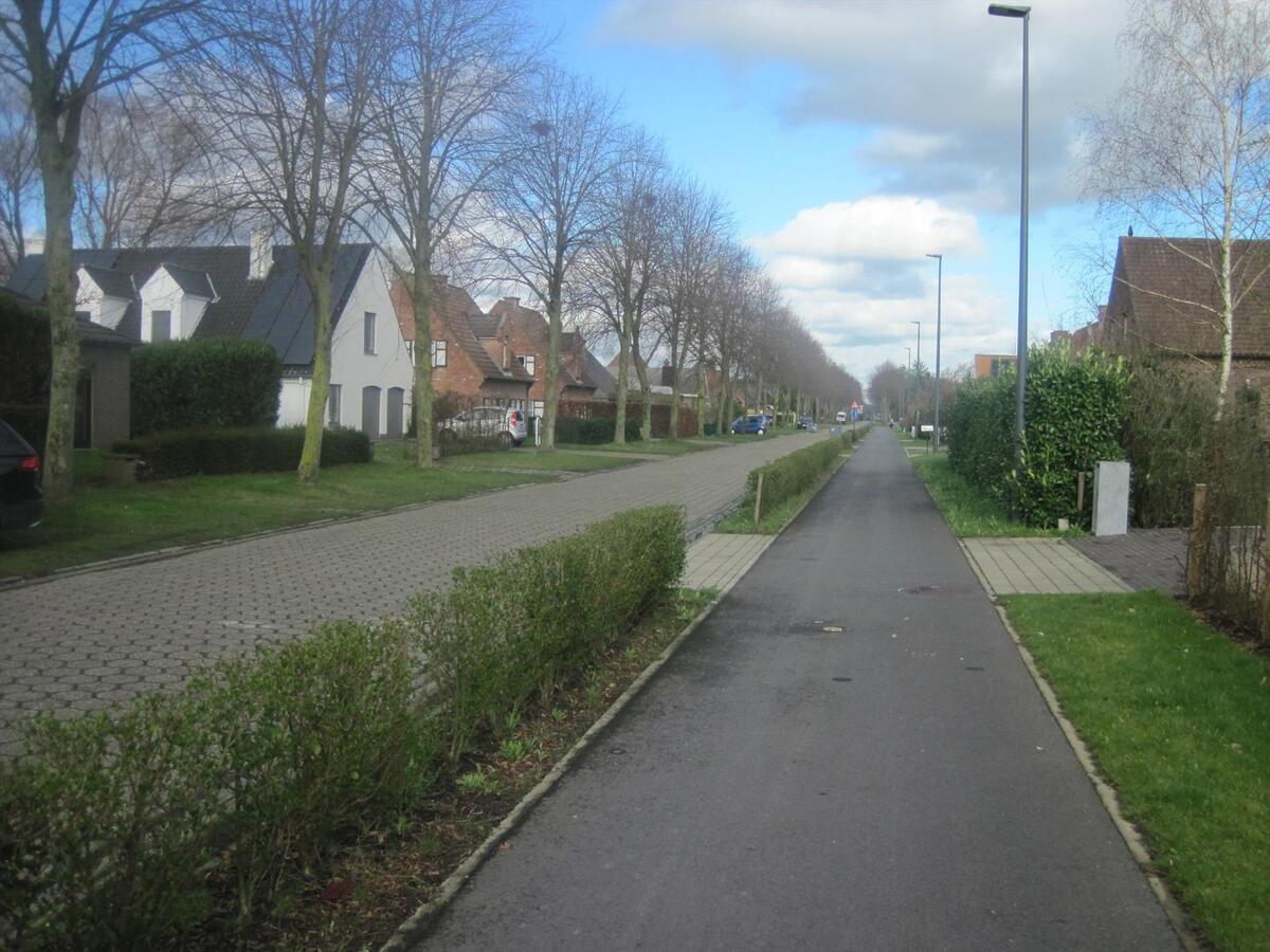 Tijdloze villa in rustige straat. Groene omgeving én toch overal vlakbij. 