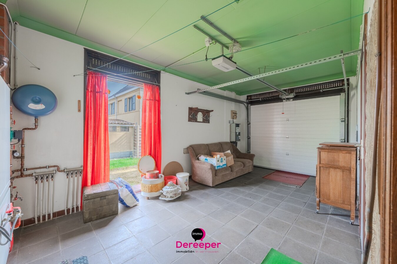 Te renoveren bungalow op ruim perceel van 678 m² 