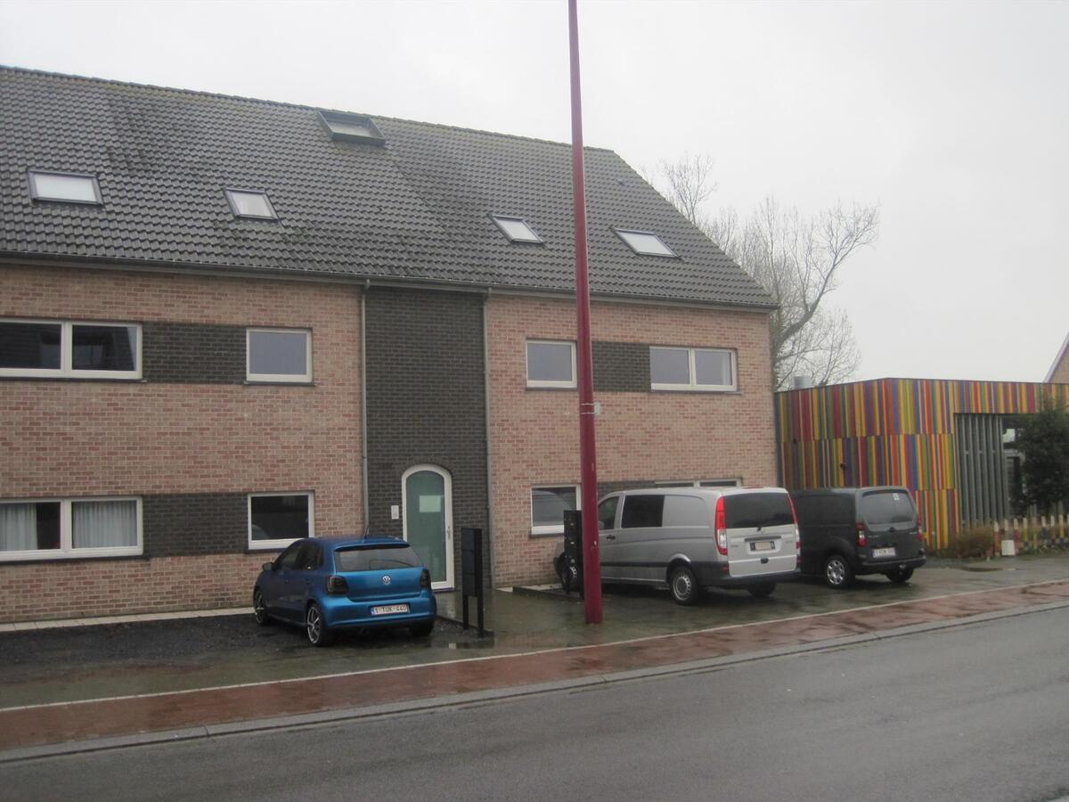 Ruim appartement mét garage. Uitstekende prijs-kwaliteit ! 