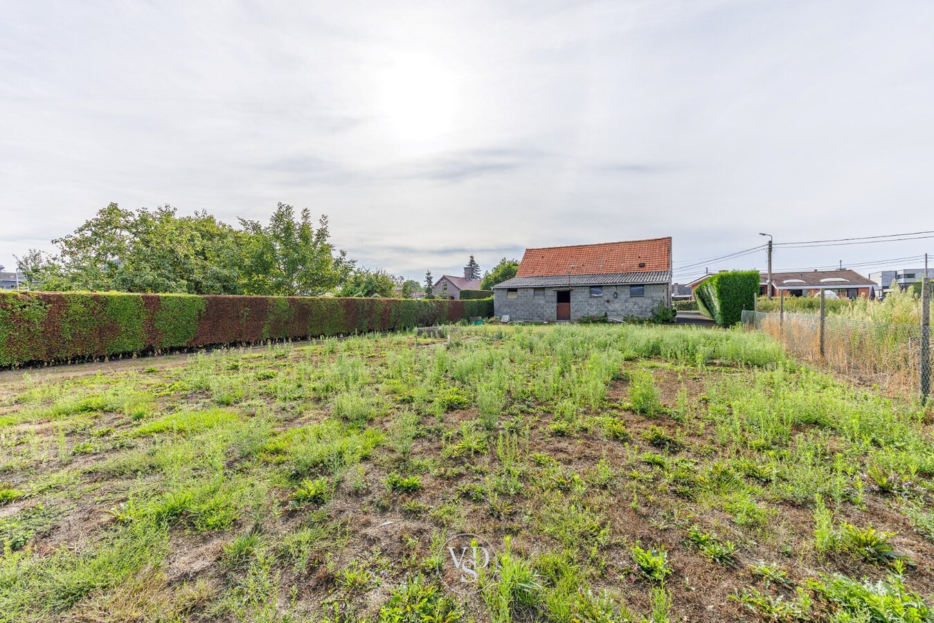 Landelijke woning - te renoveren. 