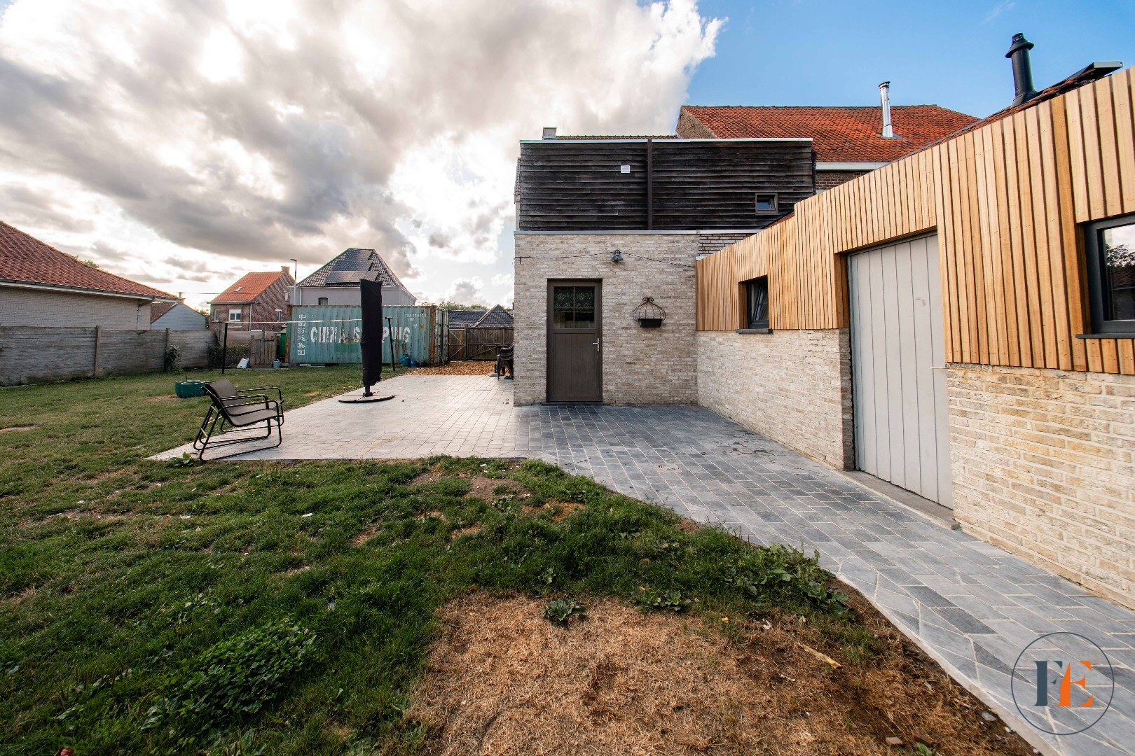Ruime halfopen gezinswoning met 3 slaapkamers, en mogelijke co-housing 