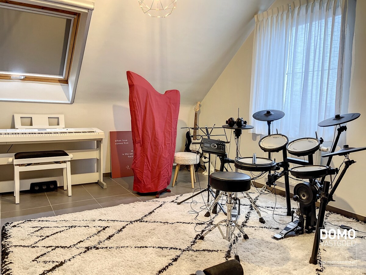 Instapklare en zeer ruime woning te Kuringen. 