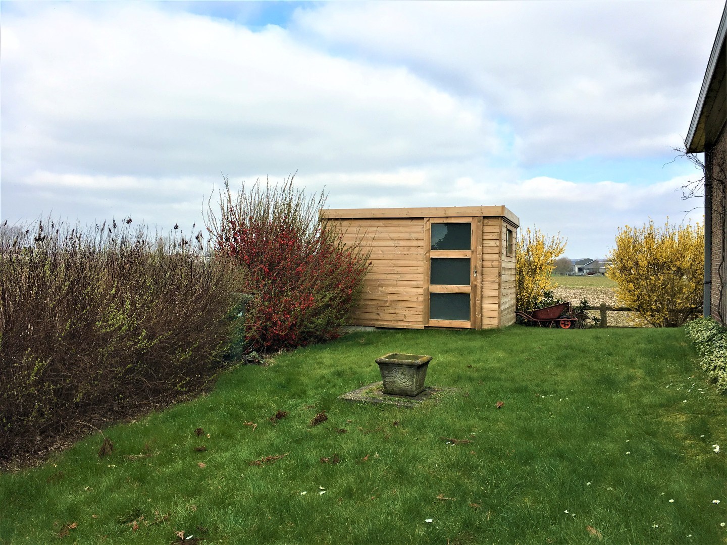 Gelijkvloerse woning met garage en tuin op 610m² 