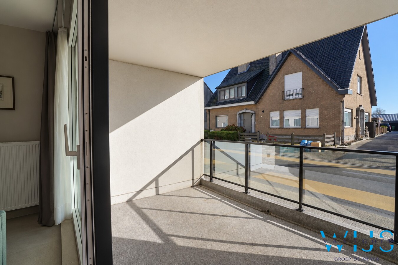 Recent verzorgd gelijkvloers appartement met garage en staanplaats ! 