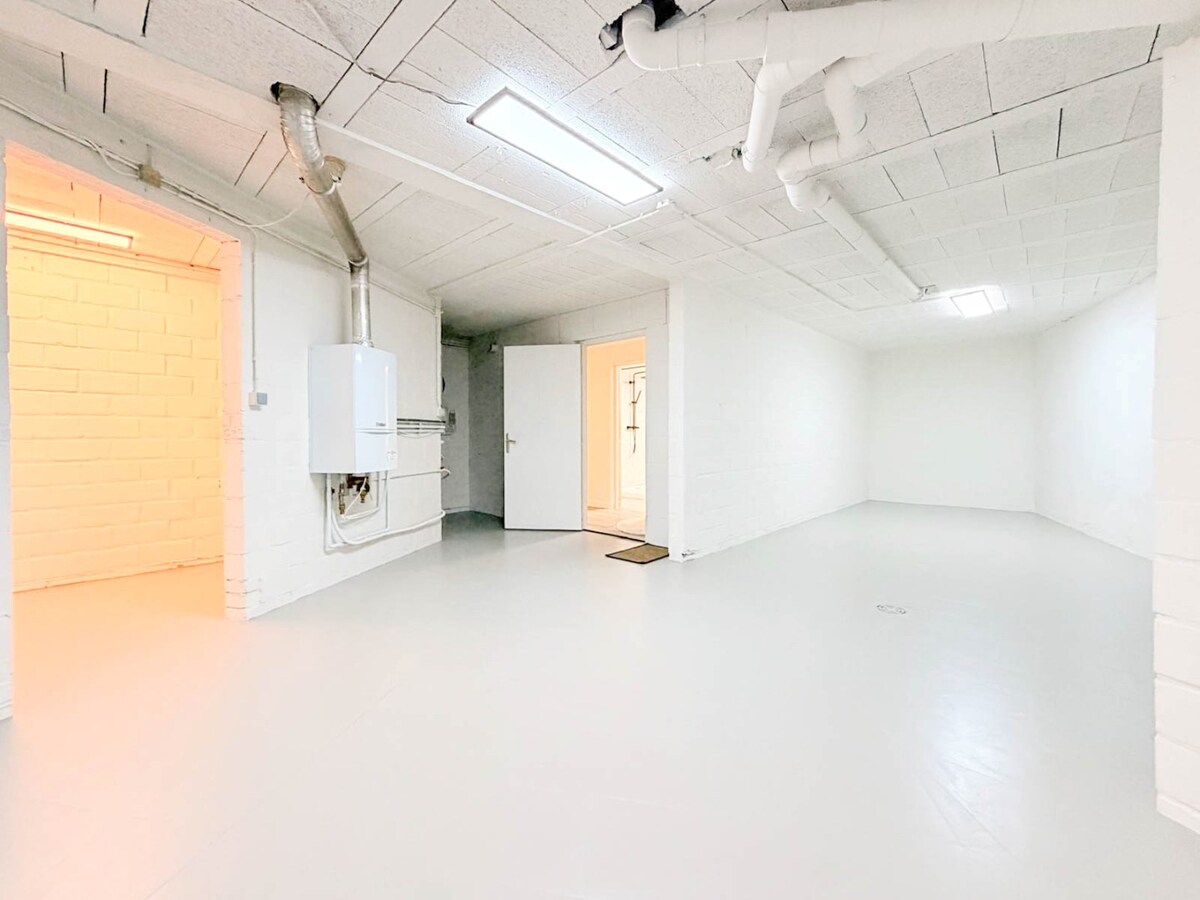 Prachtig en zeer ruim gelijkvloers appartement met zeer ruime garage 173m2 *** NONO INSPIRED ***! 